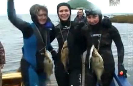 Первые любительские соревнования на Плещеевом озере по подводной охоте среди женской и мужской командой