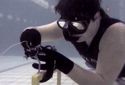 Стендовые испытания подводных ружей в бассейне