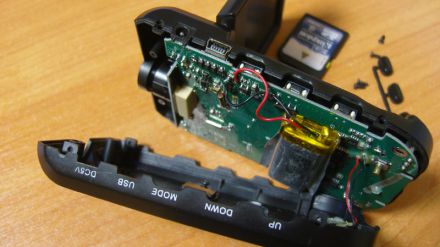Автомобильный видеорегистратор, входящий в состав импровизированной студии для видеосъемки медленно текущих процессов, вышел из строя....