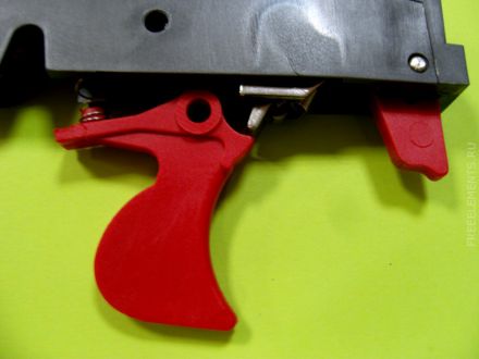 Стыковка спускового курка и триггера триггерного механизма арбалета HammerHead Spearguns США, Гавайи